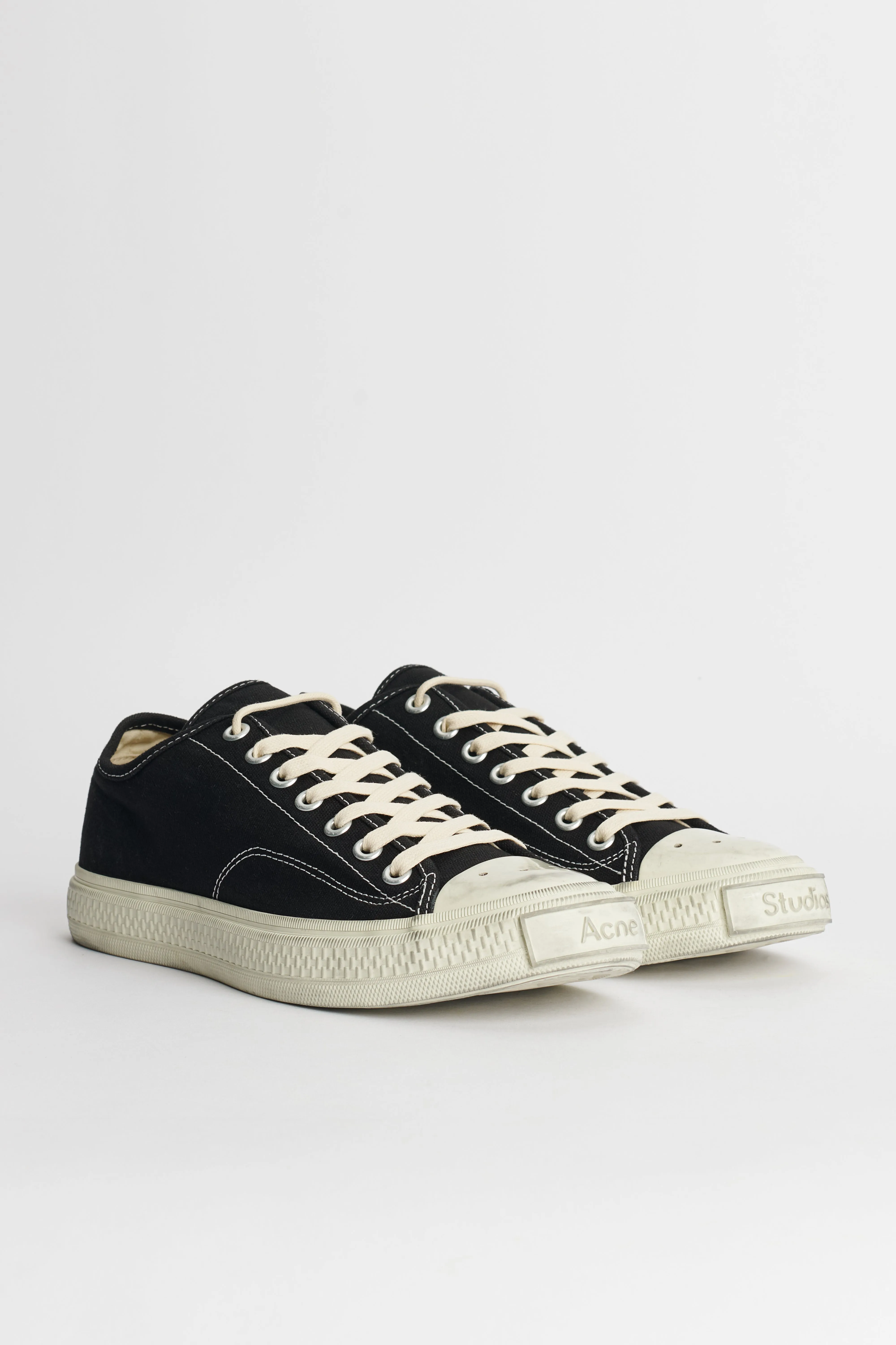 Acne Studios Ballow Soft Tumbled Low Top Sneakers Black / Off White