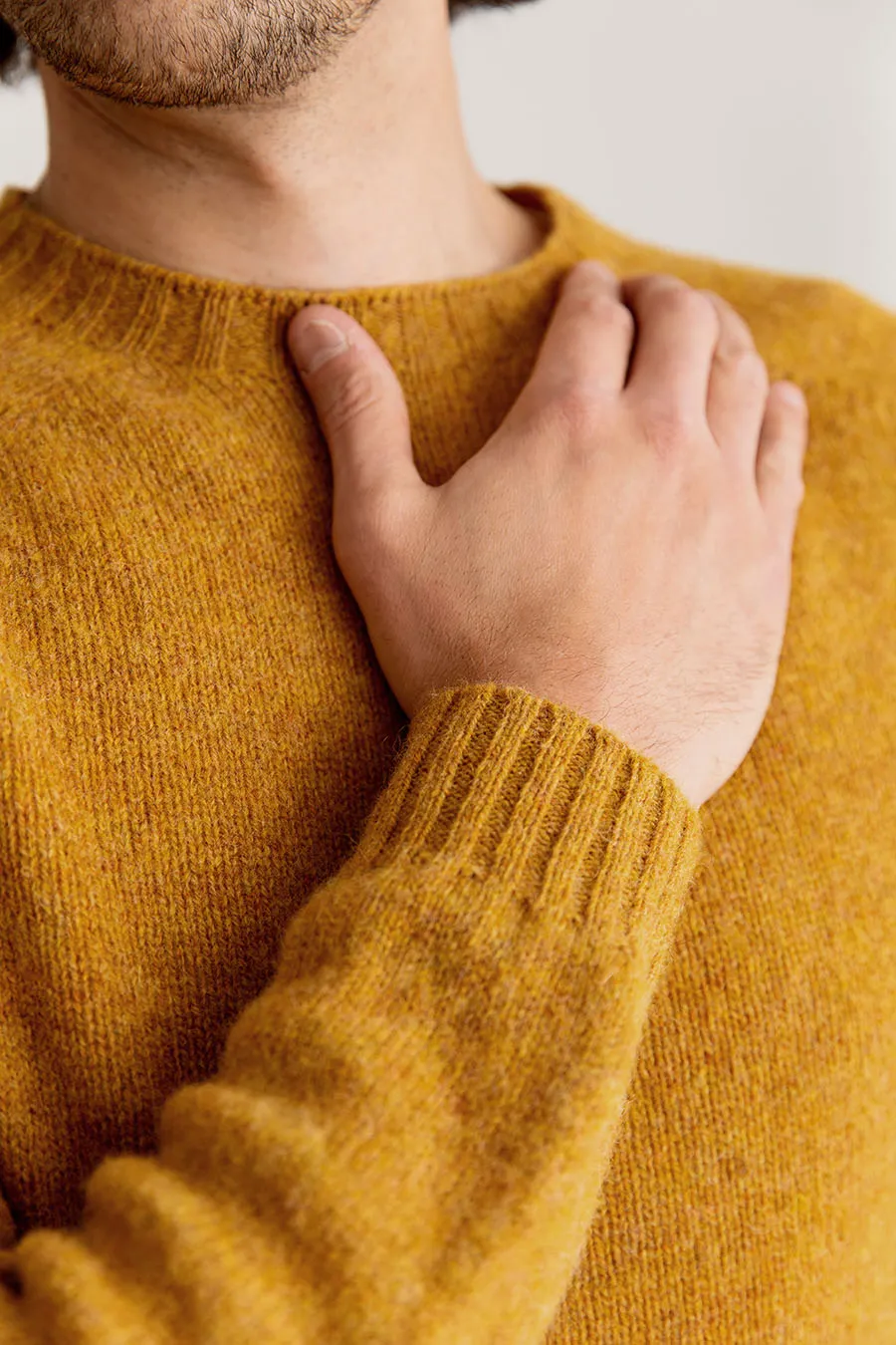 Mens Seamless Saddle Shoulder Shetland Jumper - Dark Mustard