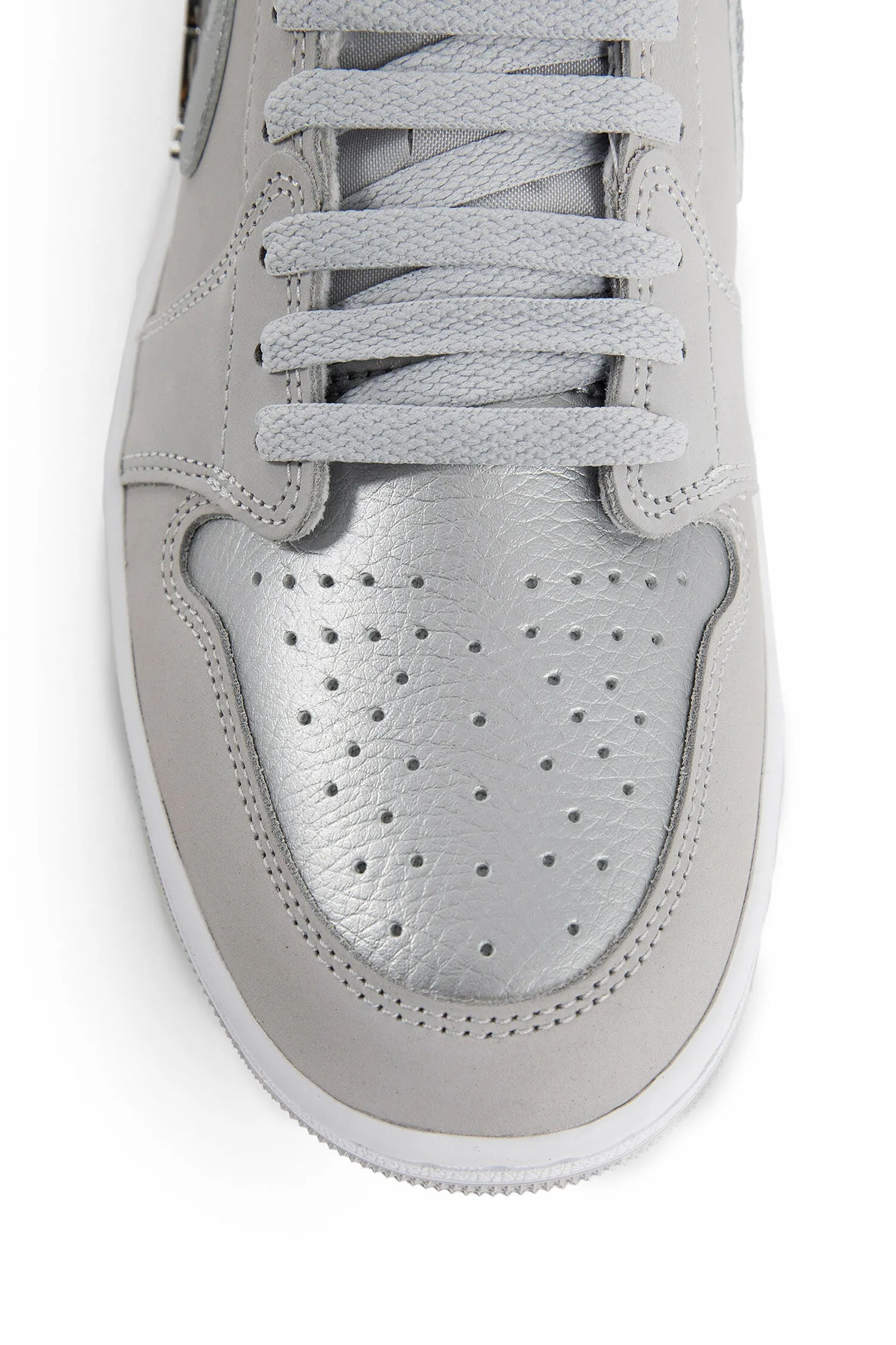 NIKE UNISEX SILVER SNEAKERS