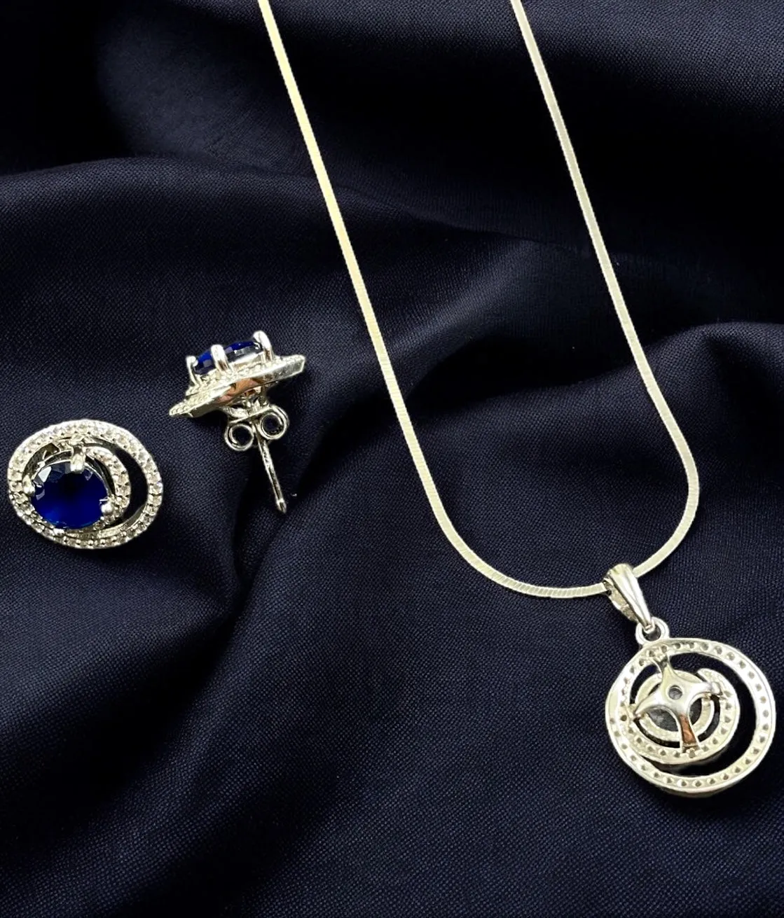 The Azva Silver Pendant Set (Blue)